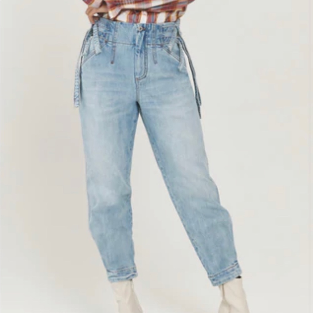 Something Navy Sydney Side Tie Pants
Washed Indigo